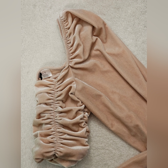 *DYNAMITE* Ruffled crop top. Long sleeve. - Picture 1 of 4